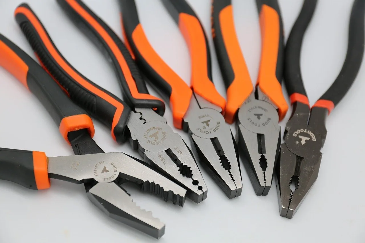 COMBINATION PLIERS